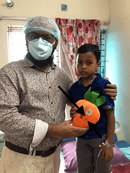 এন্ডোস্কোপির মাধ্যমে হিজাব পিন অপসারণ ২