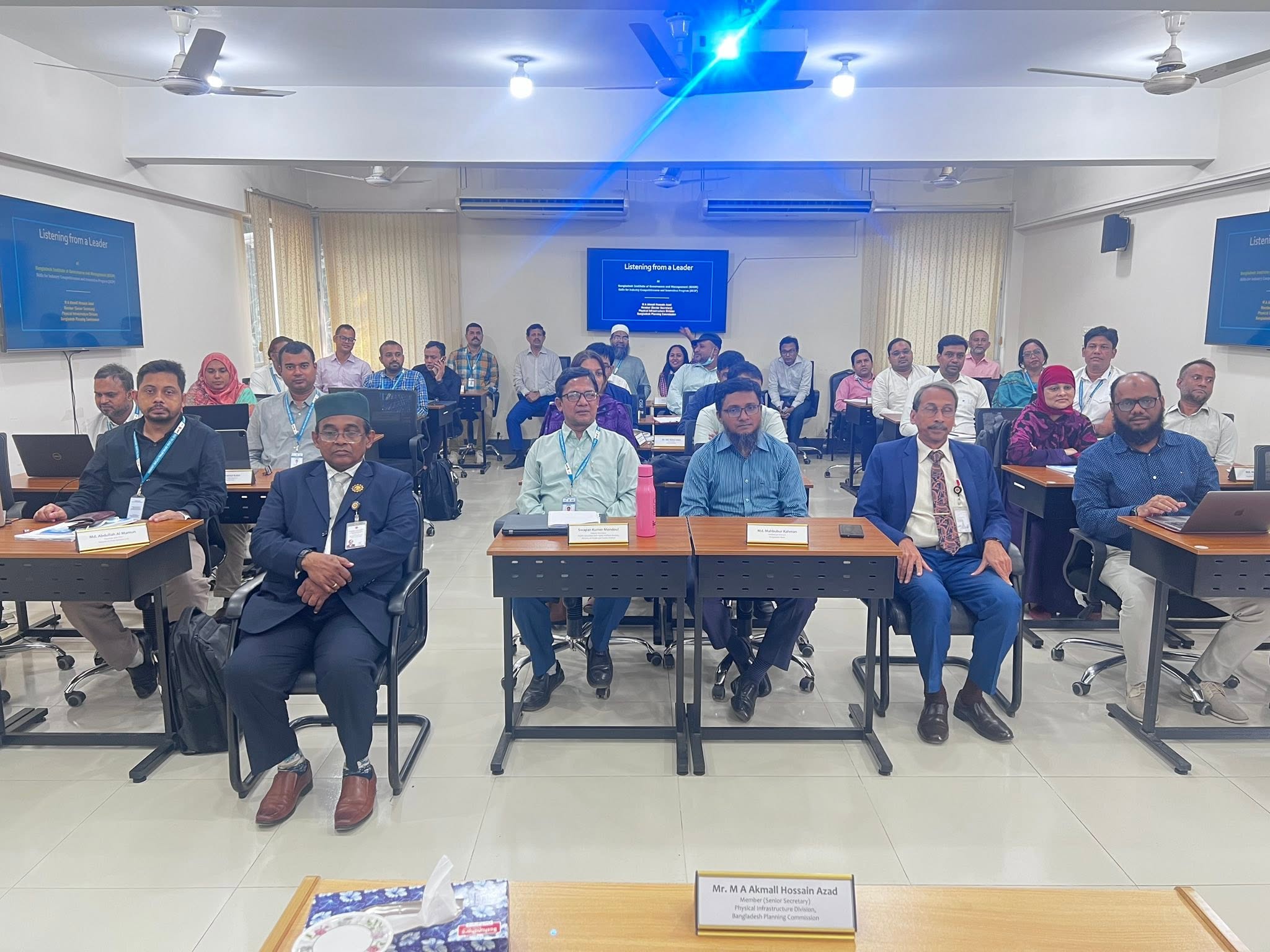 প্রশিক্ষণ কর্মসূচির অংশগ্রহণকারীদের দলীয় ছবি